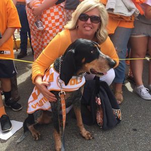 Meet your Posher, Dee dee